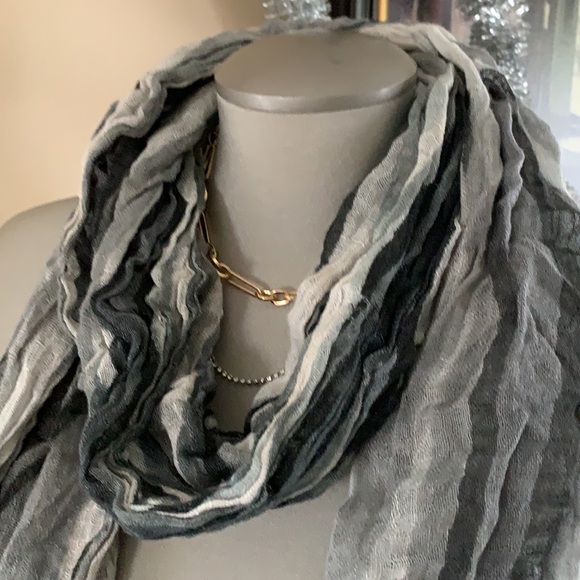 Grey Scarf - Picture 2 of 3